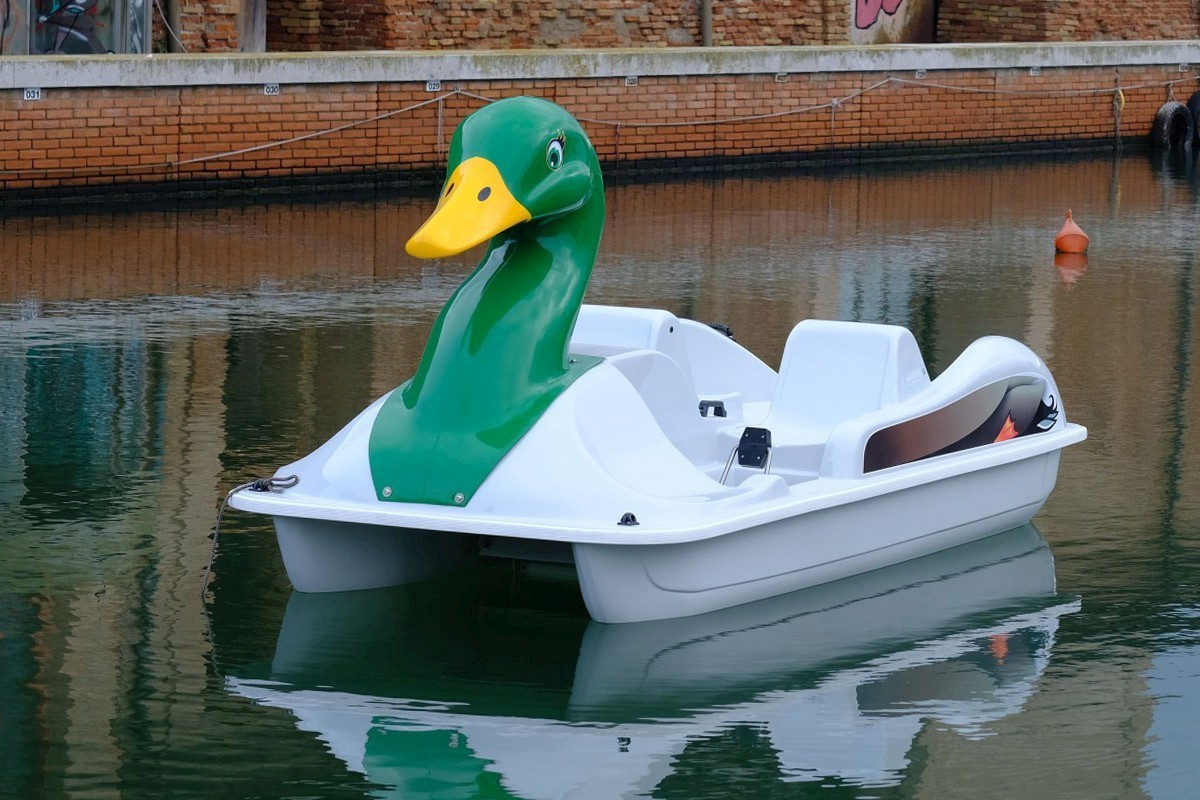 SUNNY DUCK PEDAL BOAT MARTINI